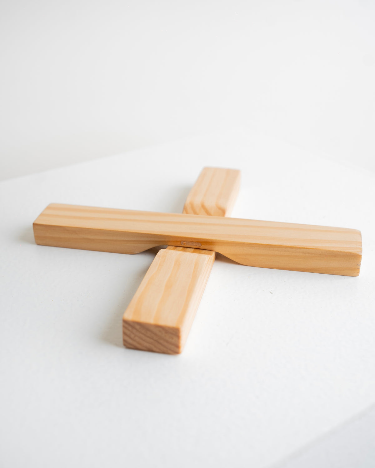 Magnetic Wooden Donga stand